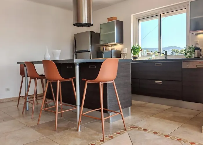 Madeleine, Panoramic Sea View וילה בנדול
